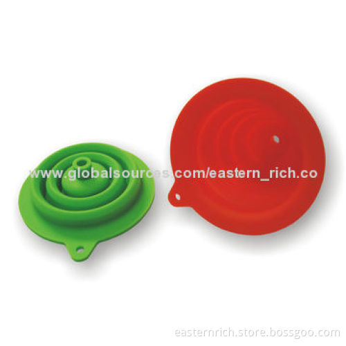 Silicone foldable funnel, measures 11x12.3x10.4cm